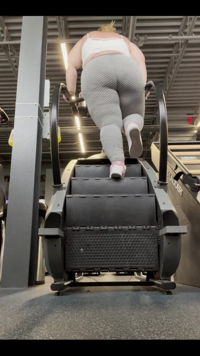 Miss Pink Plush: Zou je me willen helpen trainen in de sportschool of...