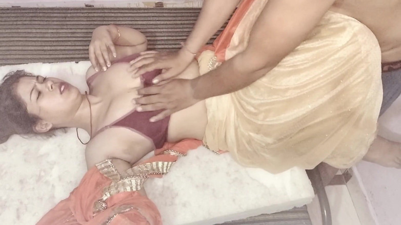 Sexy Girlfriend Girl: Thiếu niên Ấn Độ 18 tuổi ngực bự bị anh kế đụ say mê
