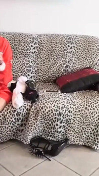 Bionda Campione Di Ballbusting Con I Tacchi