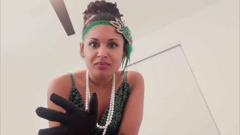 Kink in Time: Calisa Bliss 'brullende '20s reuzin overheersing 4k pov krimpende fantasie wacht!