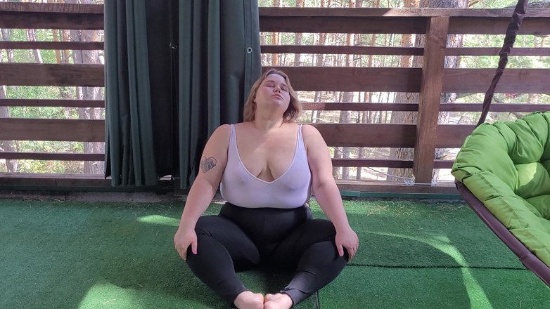 Peach Desert: Tabu - baştan çıkarıcı üvey anne yoga yapıyor