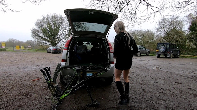 The Midnight Minx: Weinig spelen op de mountainbike
