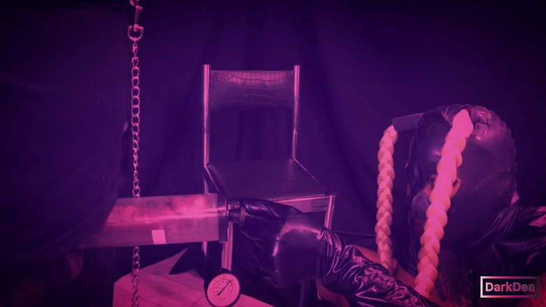 Dark Dea: The Kinky Queen dark Dea in (bonding) Part 2. with Johnthomastoys