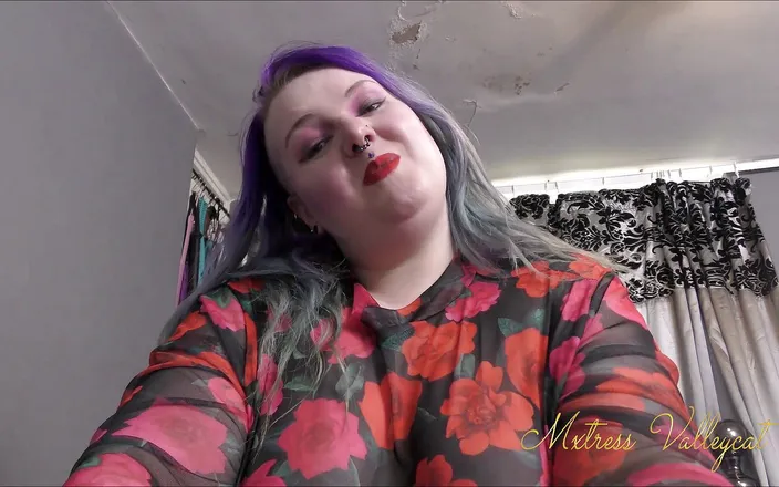Mxtress Valleycat: Bouncing on my flat mate - and not you
