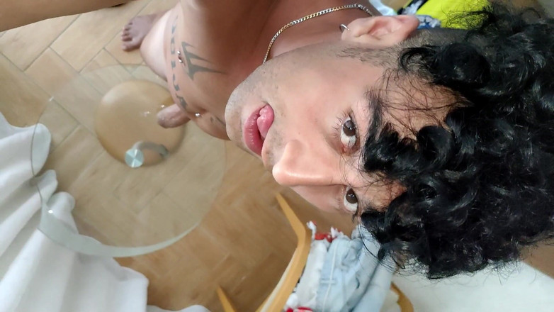 Idmir Sugary: Il grosso cazzo sborra e si strofina il proprio sperma...