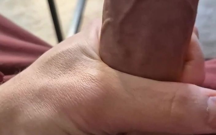 Awesome A: Kamu takut pergi sedekat ini dengan kontolku?
