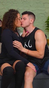 Un Cuplu Real Face Sex Cu Pornostar. Alma Del Rey Își Dă Pizda La Fakings