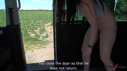 Take Van: Wendy si užívá s roztaženýma nohama a tvrdým kůlkem v...