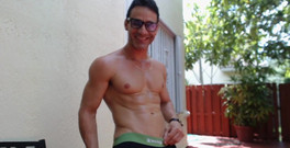 Eden Adonis: Mrdka se mnou prosí