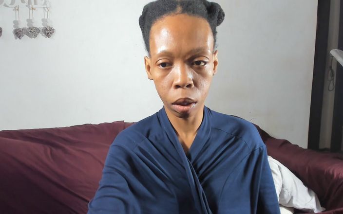 Anal Ebony XXX: Siyah azgın orta yaşlı seksi kadın, götünü alkışlıyor