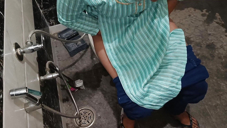 YOURAMRITA04: 화장실에서 의붓오빠를 따먹고 하드코어한 욕실 클리어 힌디어 오디오를 따먹는 인도 인도 인도 마을 의붓여동생