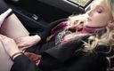 Stacy Sweet: Azgın genç kız arabada amına mastürbasyon yapıyor ve yüksek sesle...