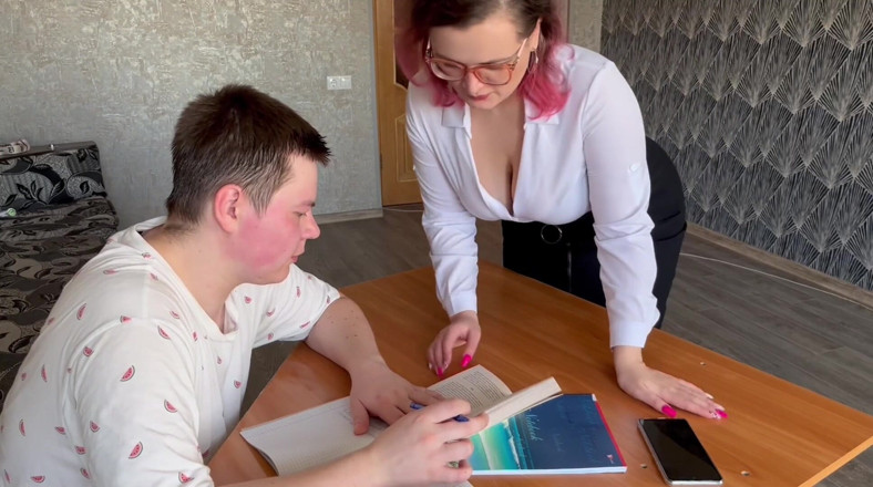 Katybigcherry: MILF-lehrerin zeigt, wie man fickt
