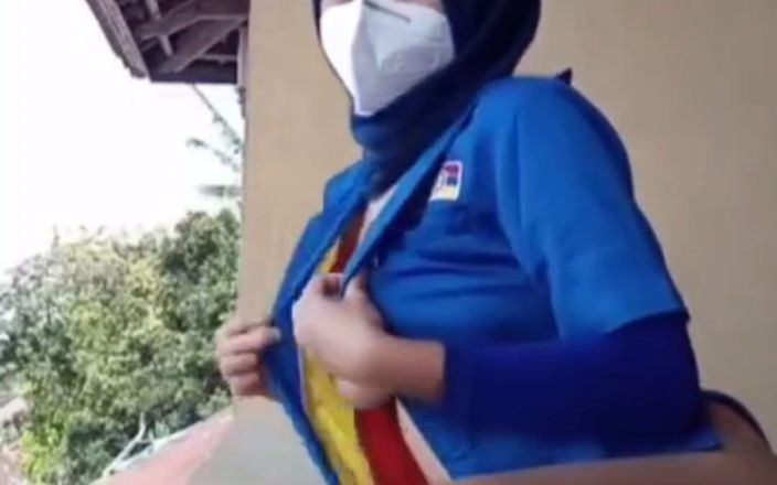 Jilbab69: Hijab na het werk geile pluggend vagina met vibrator