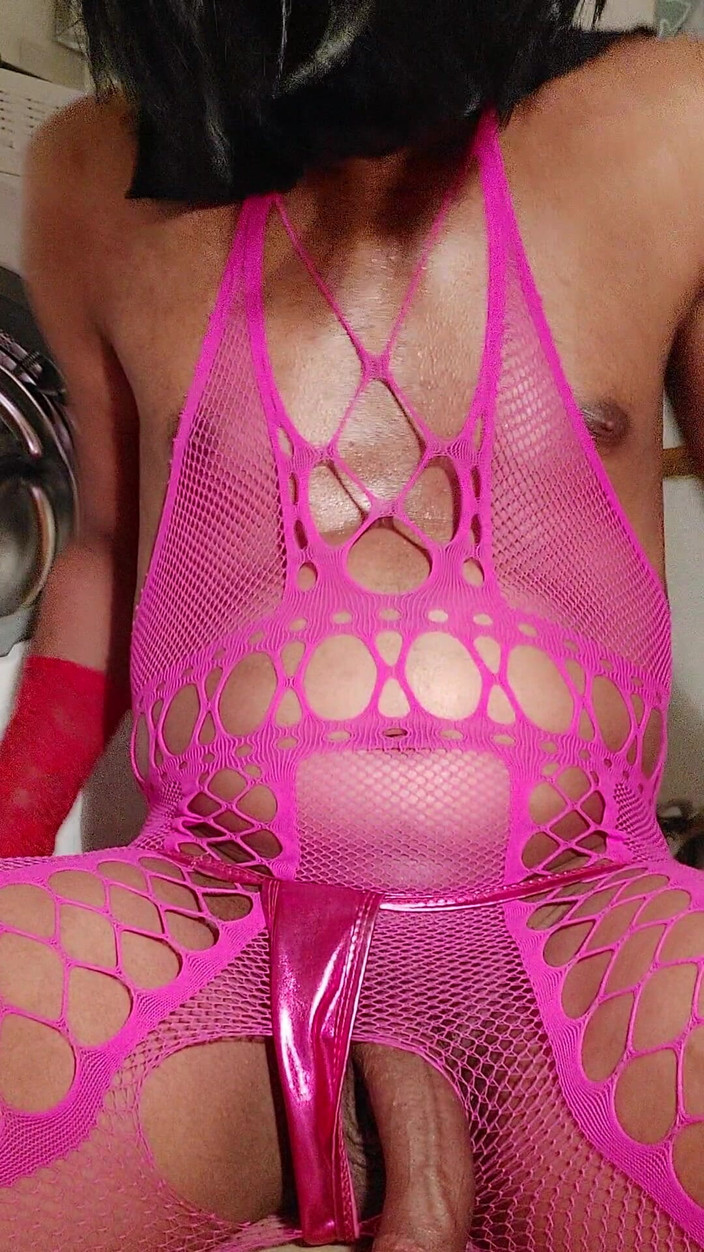 Milah CrossxxX: Ngentot kontol sambil pakai stoking jala merah muda