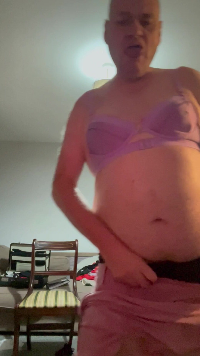 Ancient456: Tarian Crossdresser nakal