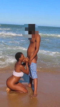 Mamada en la playa