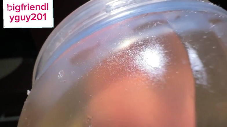 Bigbadfriendlyguy: Chlap sténá při šukání fleshlight, dokud se nestříká do kundičky se...