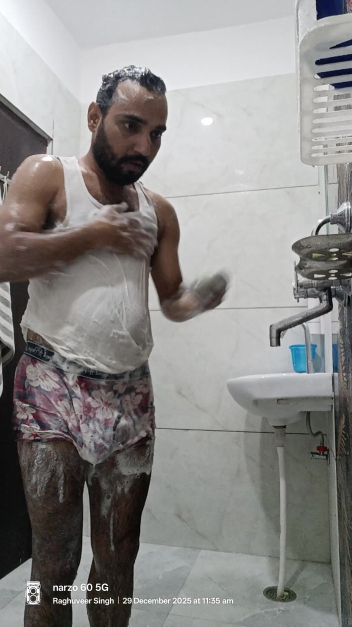 Rajasthani-old-lover: Lelaki Menikmati Mandi