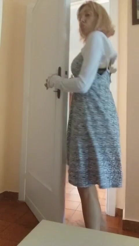 savannahamatoriale: Ibu tiri Menangkap Awak Melancap!