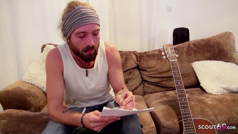 Full porn collection: Dopo la chitarra serenade Jess Scozia è così toccata che si...