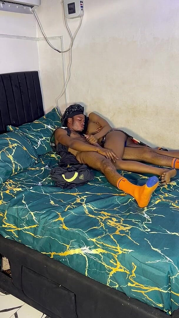 Africagirl: मेरे सौतेले भाई के साथ होटल के कमरे में चुदाई