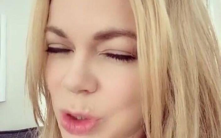 Alicia Rhodes: Video cảm ơn nhỏ táo bạo