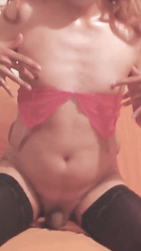 Laura Sissy สาวผมบลอนด์ขี่ดิลโด้ของเขา