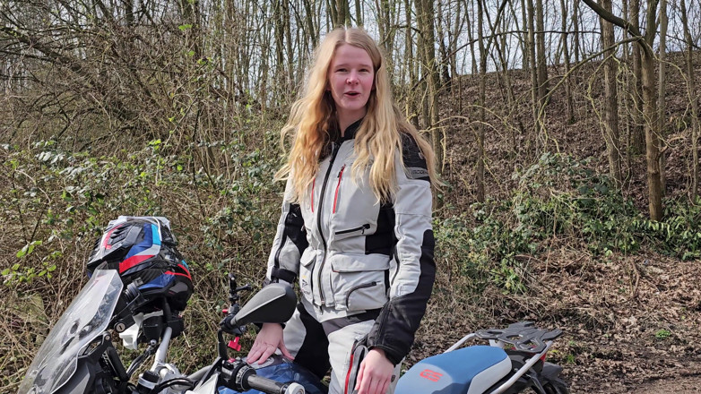Bikergirl_97: Primer video en mi bicicleta