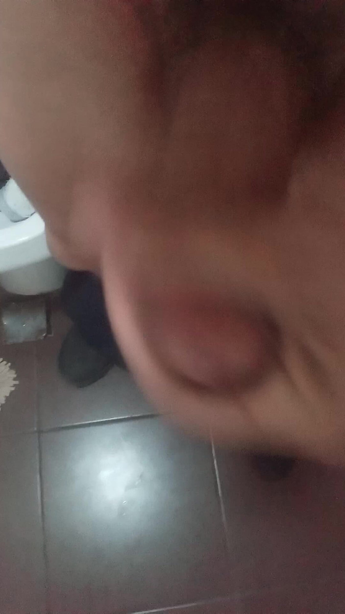 SebasMirror: 욕실에서