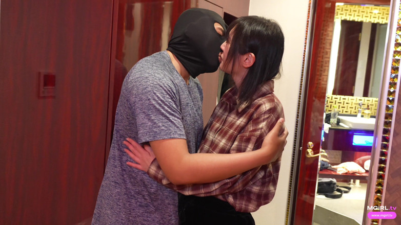 MgirlTV: Il marito cornuto ha sorpreso la moglie giapponese con un...