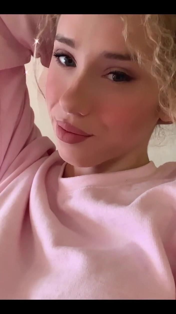Tia Tizzianni Productions: I Did My Makeup. Will You Come Cuddle with Me?