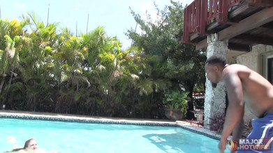 Rome Major Hot Wife: ローマ・メジャー・ホットワイフ・ディープスロート・プールセッション