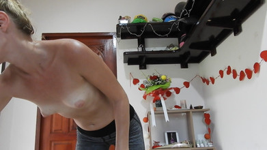 MissAnja_FH: Entrenamiento de armas en topless