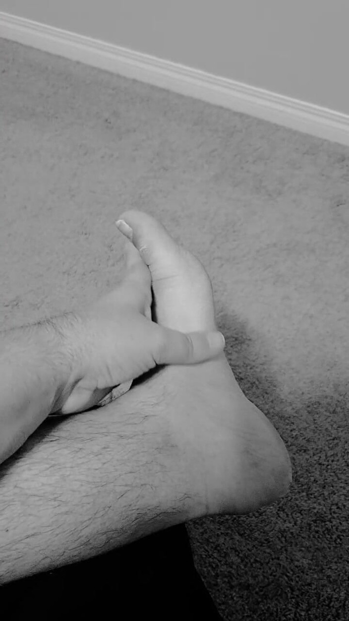 Erotic Man: Nam rên rỉ và vuốt ve chân bẩn thỉu