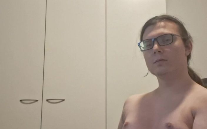 Tommy Smith: Kåt ung pojke onanerar med tillfredsställande