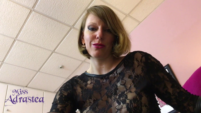 Miss Adrastea: Рабиня моїх нейлонових ніг і каблуків