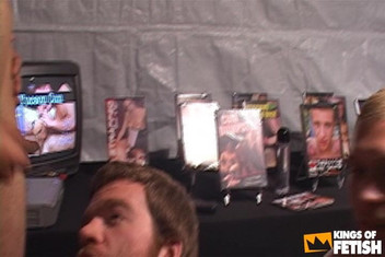 Gay Diaries: Cowok bertato nyepong kontol teman mereka dan bertukar sperma