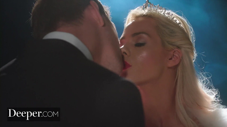 Deeper: Profundo. Elsa Jean se torna sua fantasia definitiva