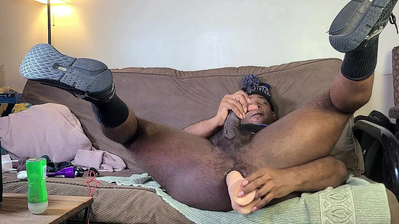 Blkbamaboi73: Pantat streamer kontol besar yang tampan ngentot dirinya sendiri saat...