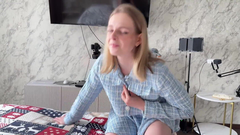 Arisha Mills: Mi hermanastra no pasó la sesión y fue follada durante...