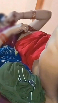 인도 핫한 소녀와 그녀의 남친이 남편 뒤에서 만나 섹스 순간을 즐겼어