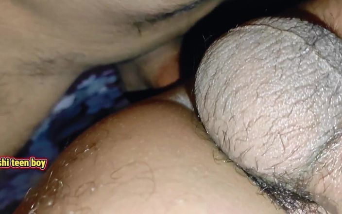 Deshi teen boy studio: Une grosse bite noire bangladaise se fait baiser à peine jusqu’au...