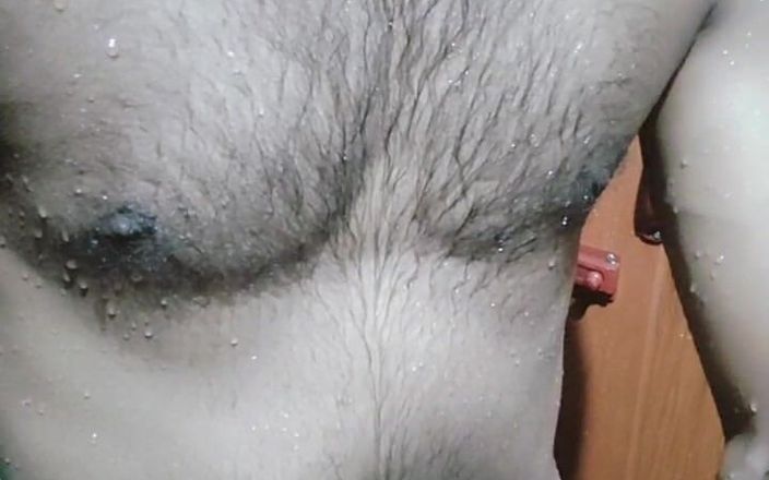 Indian BBC: Ma demi-sœur me voit pendant son bain à poil. Elle regarde...