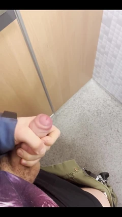 기차 화장실에서 빠른 휴식