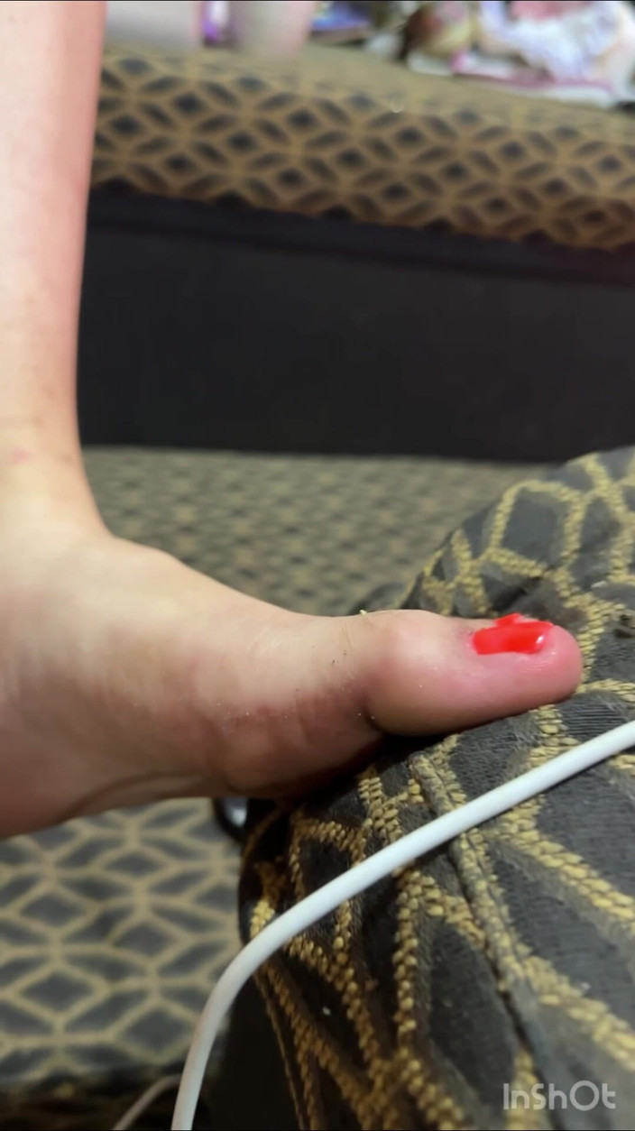 Jointqueen: Super horny MILF with dripping pussy masturbates to a squirting...