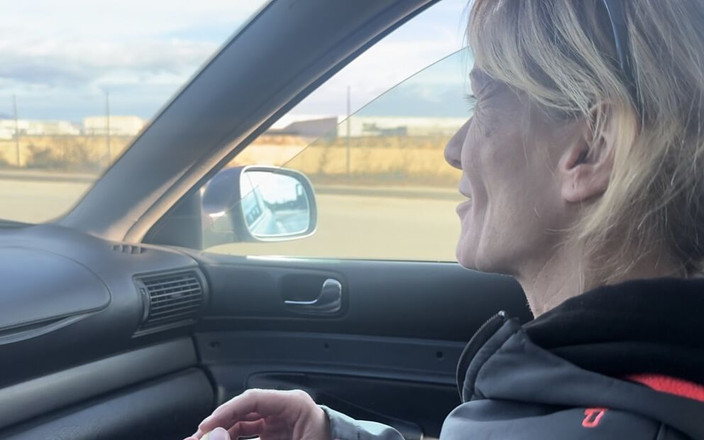 Cristina Sauvage: 차 안에서의 바람 피우는 블로우잡 - 내 동료가 얼마나 잘 빨아주는지에 대한 이야기