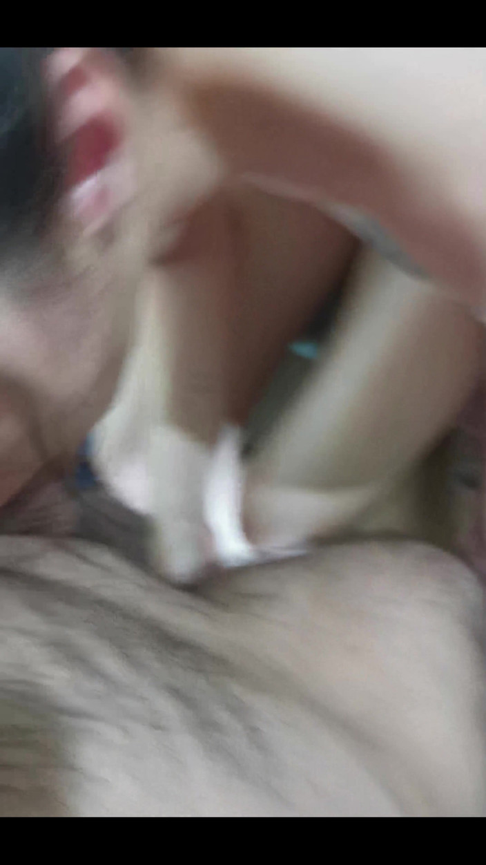 Hard & Rock cc: Мій орендодавець трахає мій рот