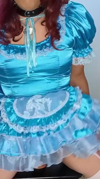 Banci Candy menunggang beberapa dildo besarnya