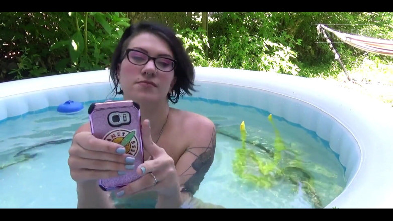 FondaDix: Ignored for Selfies